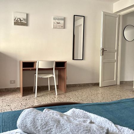 Lorenzo'S House Catania City Centre - Comfortable Large Apartment With 2 Bedrooms And 2 Baths, Close To Trains, Metro And Bus Station Екстериор снимка
